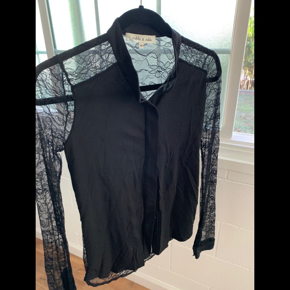 Robbi & Nikki Lace black top